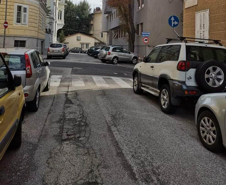 Via Petronio: sistemato l'asfalto